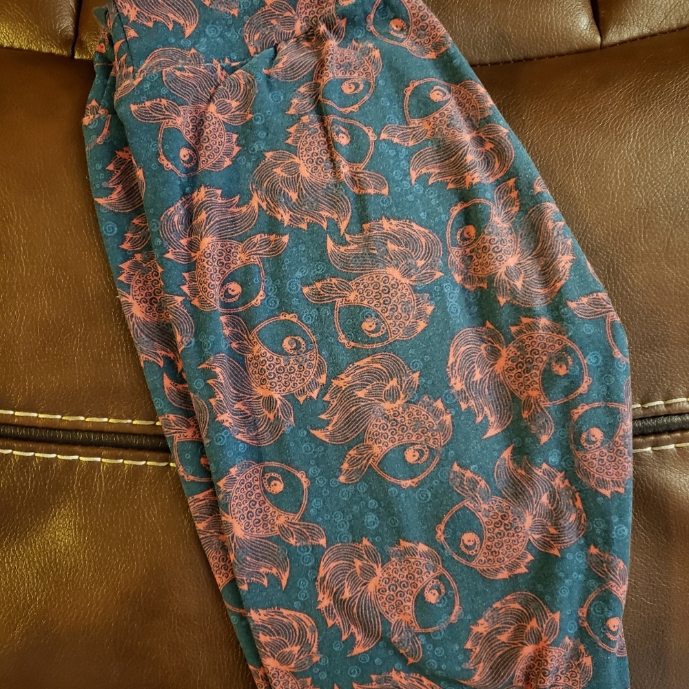 😍Lularoe Fish Leggings